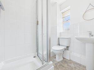 En-suite- click for photo gallery